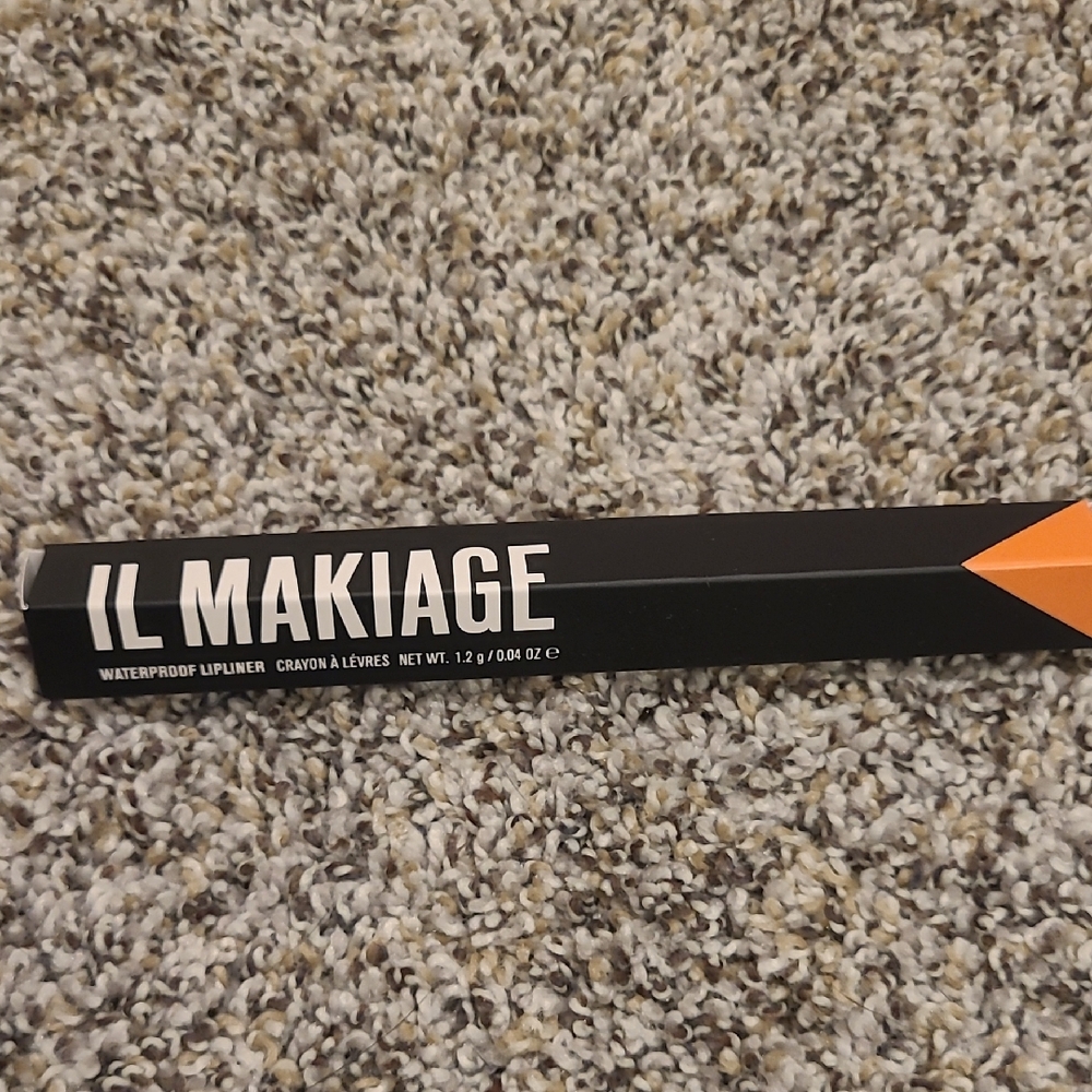 IL Makiage Waterproof Lip LinerLong-Lasting Creamy Lip Pencil Pina Colada